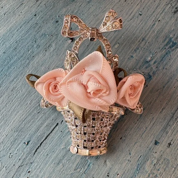 Gorgeous vintage silver basket brooch w/pink satin ribbon flowers & rhinestones - Picture 9 of 9